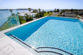 Oceanside Apartment with Bay Views, Batemans Bay